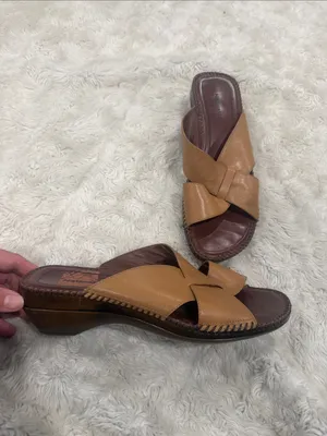 Naturalizer‎ Tan & Brown Leather Crossover Slide Sandals Woman’s Size 9 thumbnail 3