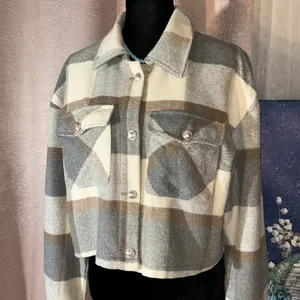 Size M Cropped Button Down Flannel Gray Size M thumbnail 2
