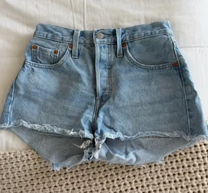 Levi’s Shorts thumbnail 1