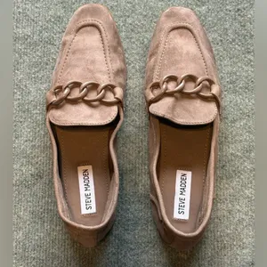 Steve Madden Beige Famed Suede Leather Slip On Loafer Chain Accents thumbnail 3
