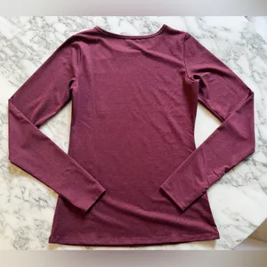 NWOT Quince Ultra-Soft Performance Long Sleeve Tee burgundy Sz S thumbnail 3