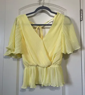 L LOVE Yellow Pleated Wrap Top Puff Sleeve Feminine Blouse Boutique Style thumbnail 1