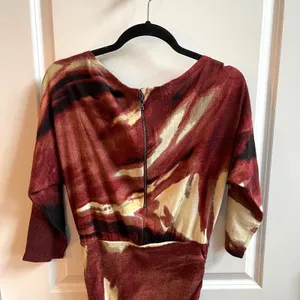 Alice + Olivia Dress Wmn M Burgundy Abstract Ruched Dolman Midi Artistic Modern thumbnail 6