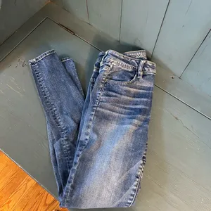 American Eagle Outfitters Light Blue Skinny Jeans | Size 4 thumbnail 9