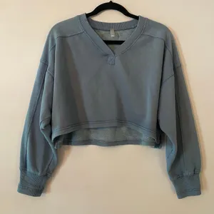 Free People Movement Blue Cropped V-neck Sweatshirt Loungewear Women's size XS thumbnail 1