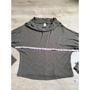 EUC Free People We the Free Women's Oversized Green Dolman Sweater Top size S thumbnail 6