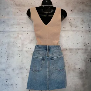 Old Navy Denim Mini Skirt Light Wash‎ Distressed Raw Hem Button Fly Size 6 thumbnail 5