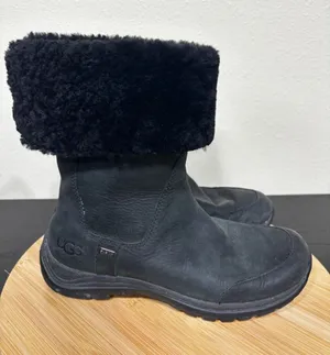 UGG Australia Boots Women's‎ 7 Black Sheepskin Leather Waterproof Shearling 1903 thumbnail 1