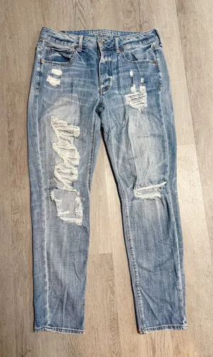 American eagle tomgirl jeans  thumbnail 1