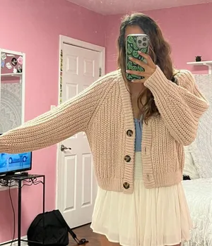 Cardigan thumbnail 1