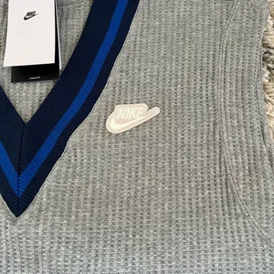NWT NIKE Sportswear Women's Loose Fit Waffle-Knit Vest thumbnail 3