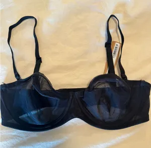 SKIMS Ultra Fine Mesh Strapless Bra thumbnail 1