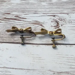 Vintage Screw On Earrings - Large Bow Design - Tarnished thumbnail 9
