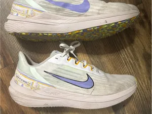 NIKE Air Zoom Winflo 9 Premium Back in a Wink Women's Size 11 Running Shoes thumbnail 3