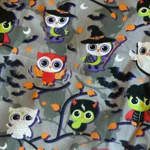 Halloween V-neck Scrub Top Owls Bats Witches Two Pockets Size Medium Medical Vet thumbnail 3