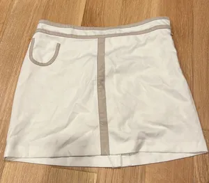 Izod golf Women’s size 8 skirt with‎ shorts thumbnail 1