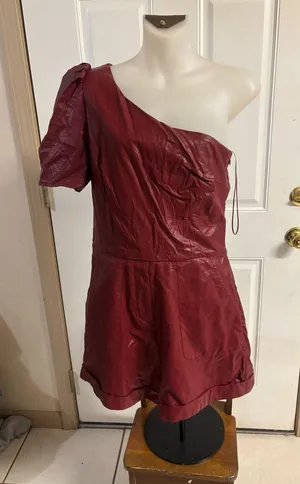 Med TCEC burgundy faux leather one-shoulder short puff sleeve short romper thumbnail 1