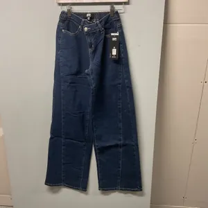 Madden NYC Wide Leg Jeans XXS Blue Denim Elastic Waist Cross Over Waistband New‎ thumbnail 2