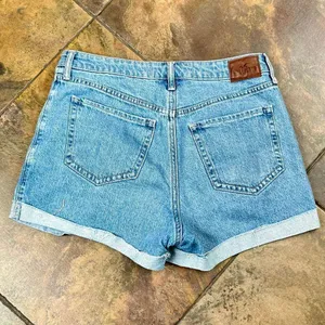 Hollister Light Wash Denim Ultra High Rise Mom Shorts 8 thumbnail 10