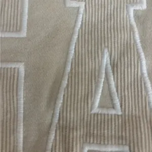 GAP beige crewneck thumbnail 2