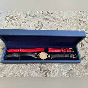 Women’s GUCCI lovely wrist watch❤️💛🖤 thumbnail 3