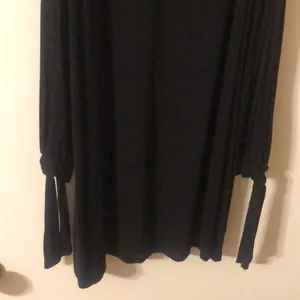 Lulus women’s medium 3/4 tie at end of sleeve black thumbnail 8