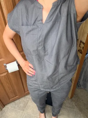 Fabletics Scrub shirt thumbnail 2