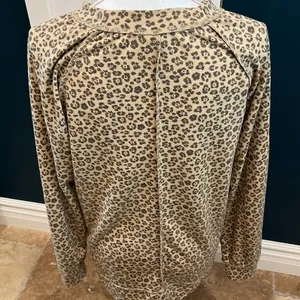 Leopard 🐆 print long sleeve top. thumbnail 2