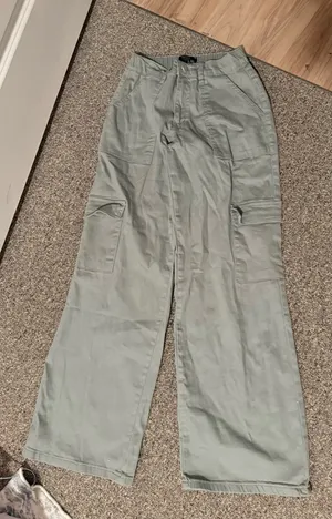 Forever 21 Pants Cargo Green thumbnail 1