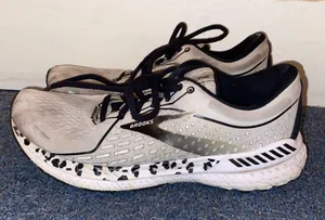 Brooks Adrenaline Guide rails women 8.5 running shoes grey & black thumbnail 1