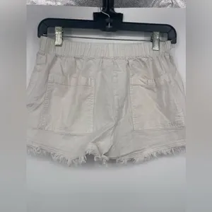 White Womans‎ shorts size small please see flaw stain in pic thumbnail 3