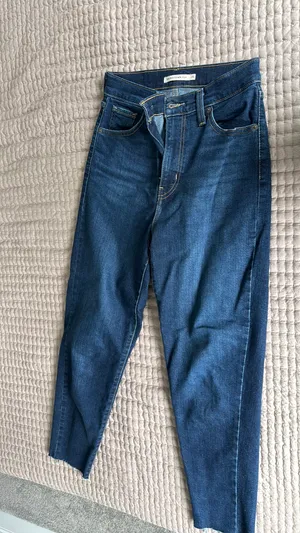 Levi’s High-Waisted Mom Jeans thumbnail 1