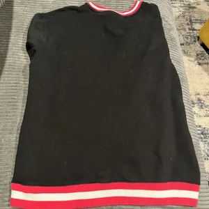 Disney Walt World Mickey Mouse Christmas Sweatshirt Black Red White Size Medium thumbnail 10