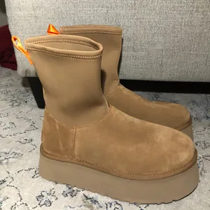Ugg Classic Dipper platform short boots in Chestnut suede tan thumbnail 3