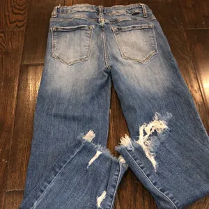 RISEN jeans size 3/26 distressed thumbnail 7
