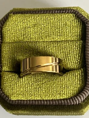 Classic/Sleek Golden Polished Finish w/ Unique Detailing 8mm Band Size 6 thumbnail 2