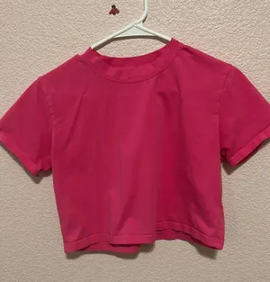 Amazon Pink crop top thumbnail 1