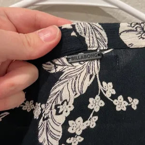 NWT Billibong Floral Tie Neck Blouse | Medium thumbnail 7