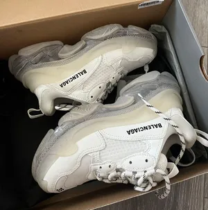 Balenciaga Triple S Sneaker thumbnail 2