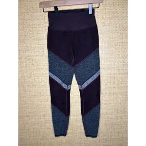 Alo Yoga Womens XXS Colorblock Chevron High Waist Leggings Plum Charcoal Gray thumbnail 2
