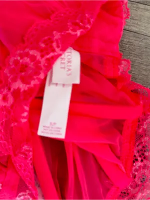 Victoria's Secret Garter Belt Small Pink W/ Bling & Lace thumbnail 7