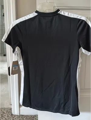 Women’s Nike Dri-Fit shirt thumbnail 2