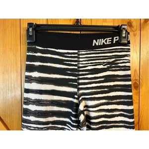 Nike Pro Zebra Capri Pants Womens Size Small Black & White (0352) thumbnail 3