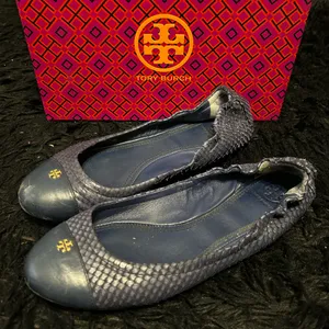 Tory Burch TB gold logo blue leather flats slip on shoes thumbnail 2