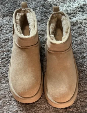 NWOT Ugg plush platform boots size‎ 8 thumbnail 1