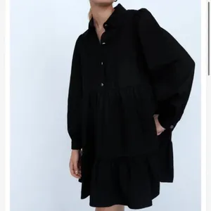 Zara Chambray Denim Ruffle Tiered Poplin Dress in Black Size M thumbnail 3