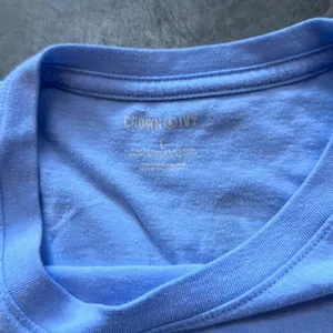 Large crown Ivy periwinkle tshirt thumbnail 3