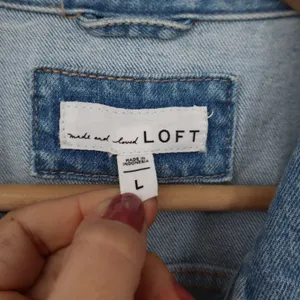 LOFT Denim Jacket Womens L Trucker Light Blue Stretch Button Down Excellent thumbnail 2