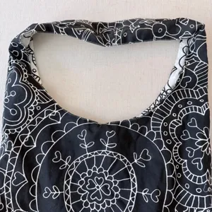 Unbranded Reversible Hobo Bag Women OS Black White Mandala Floral Tote Pouch thumbnail 4