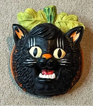 Vintage Inspired Halloween Brooch Pin Resin Black Cat Pumpkin Retro Kitsch Spook thumbnail 1